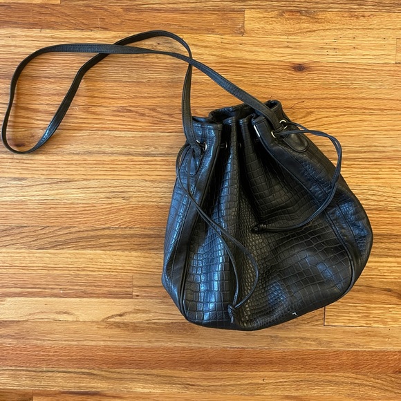 PIONEER Handbags - Pioneer Brand Vintage Black Leather Drawstring Bucket bag